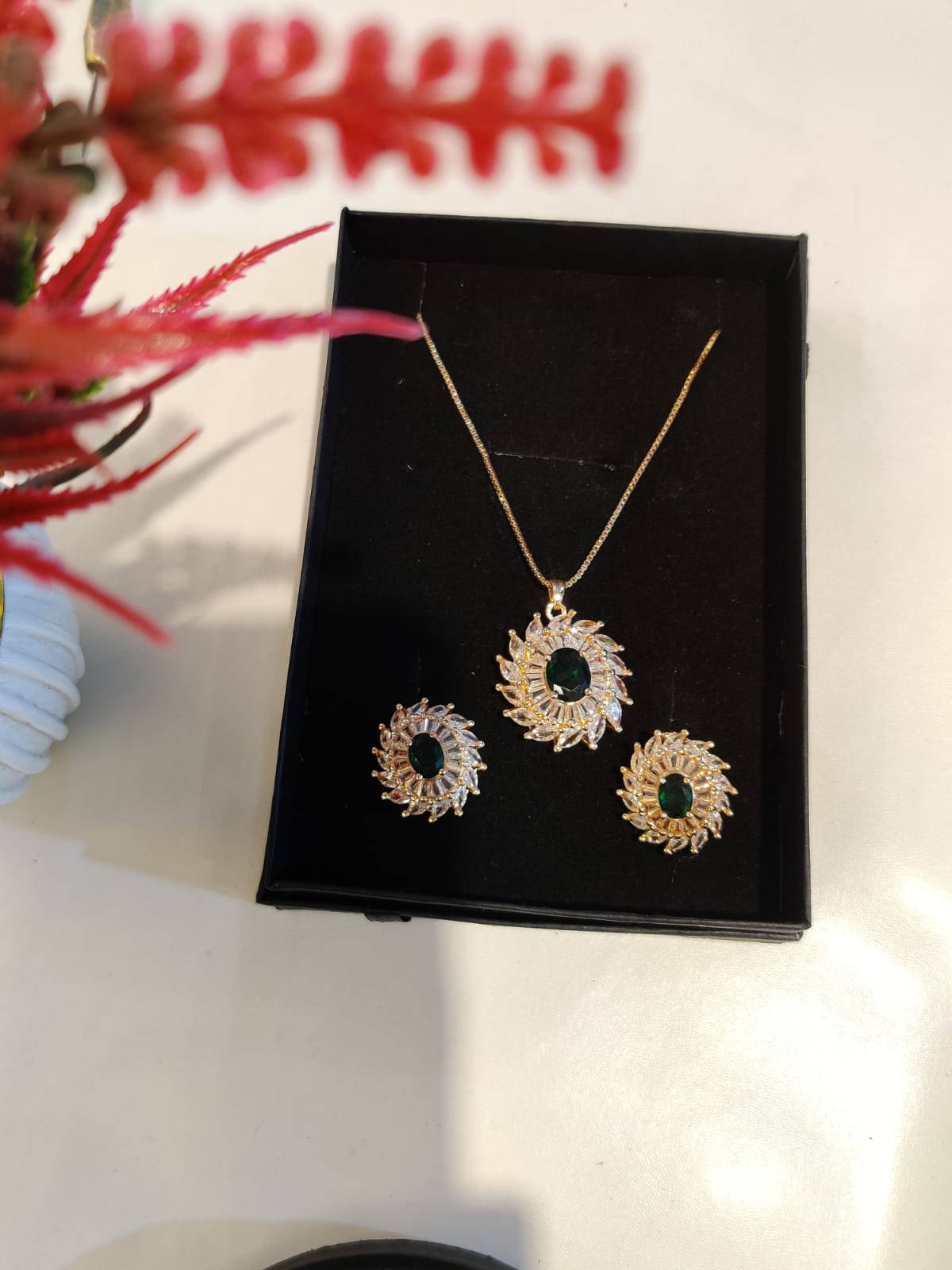 ✨ Emerald Elegance Sunburst Pendant & Earrings Set ✨